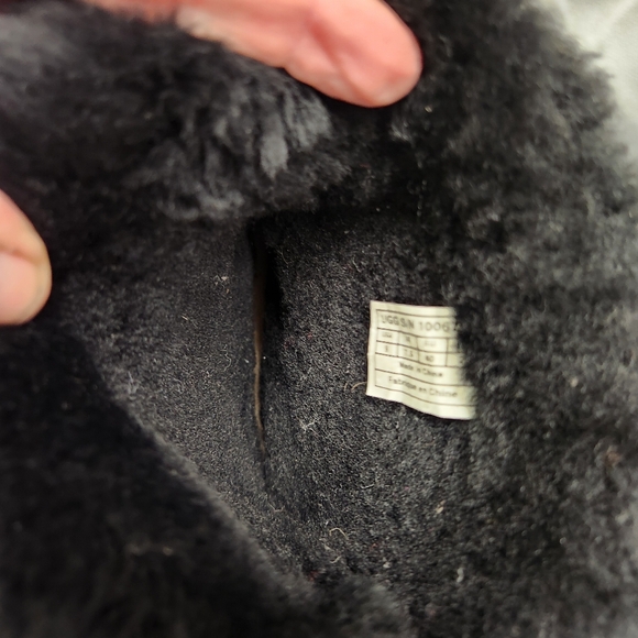 UGG Australia Patten Black Sheepskin Suede Short Boots Sz US 9 - Picture 13 of 14